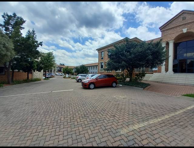 136M² OFFICE TO LET IN BRYANSTON